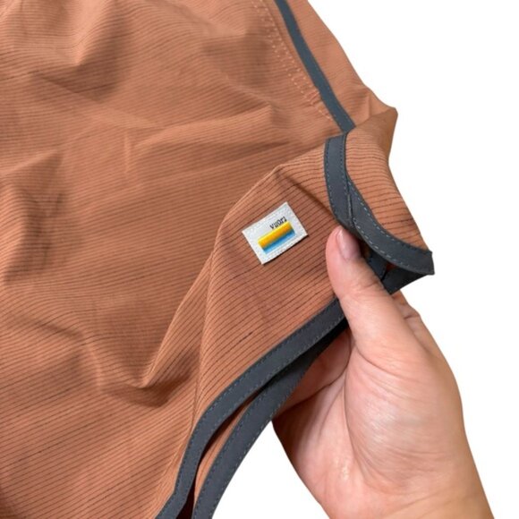 Vuori Men 5" Shorts Size L - Picture 3 of 7